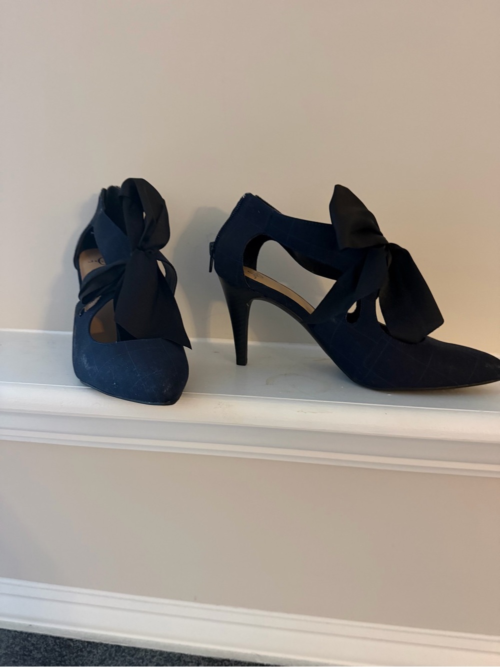 Bow-Tie Pointed Navy Heels for Women - Picture 3 of 3